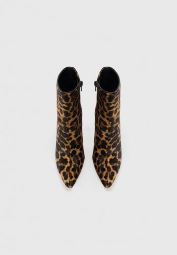 Высокие сапоги