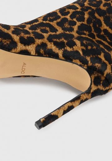 Высокие сапоги