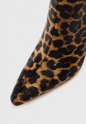 Высокие сапоги