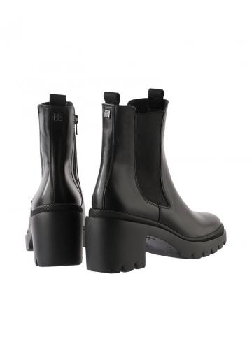 Полусапожки на высоком каблуке