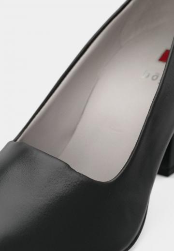 Туфли на высоком каблуке