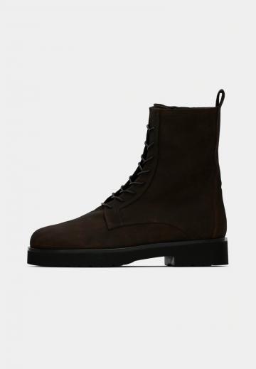 Ботинки на шнуровке