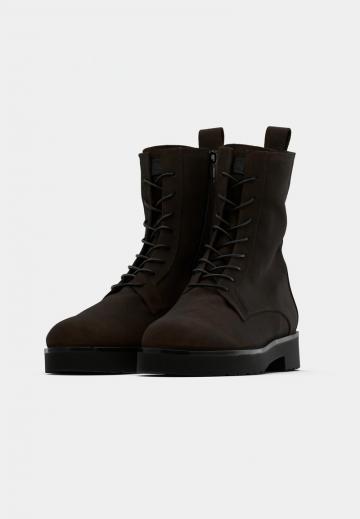 Ботинки на шнуровке