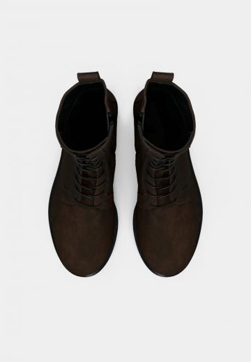 Ботинки на шнуровке