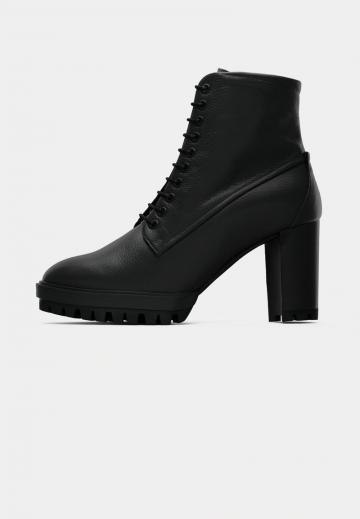 Полусапожки на высоком каблуке