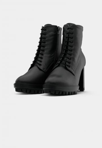 Полусапожки на высоком каблуке