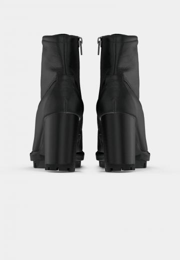 Полусапожки на высоком каблуке