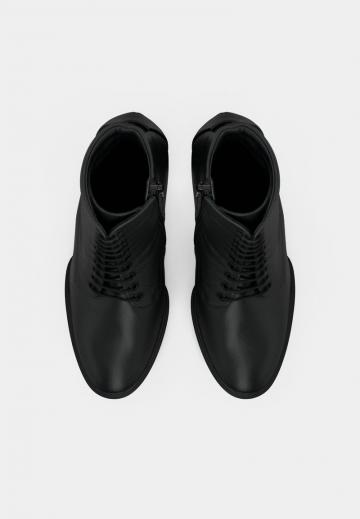 Полусапожки на высоком каблуке