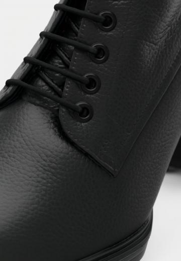 Полусапожки на высоком каблуке