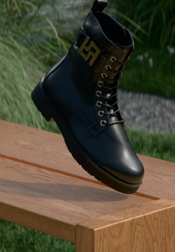 Ботинки на шнуровке