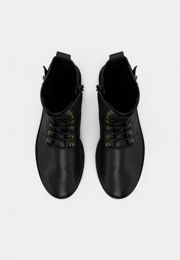 Ботинки на шнуровке