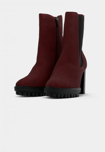 Полусапожки на высоком каблуке