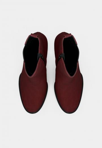 Полусапожки на высоком каблуке