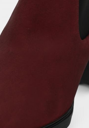 Полусапожки на высоком каблуке