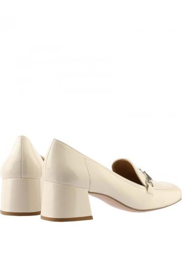 Туфли с высоким носом