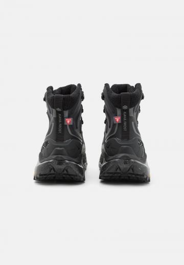 Походные кроссовки