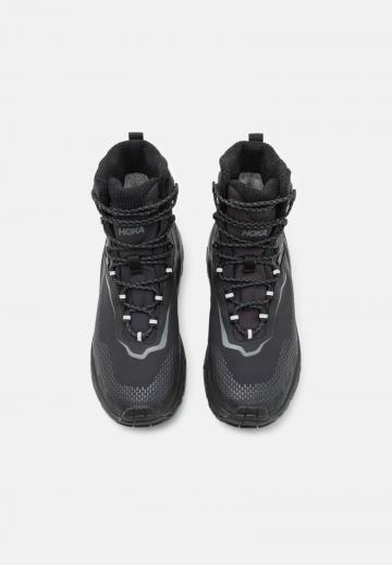 Походные кроссовки