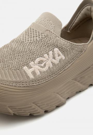 Походные кроссовки