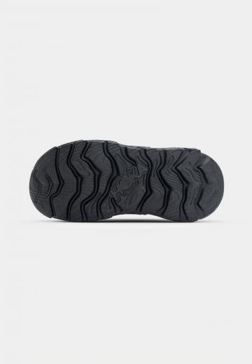 Походные кроссовки