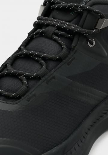 Походные ботинки