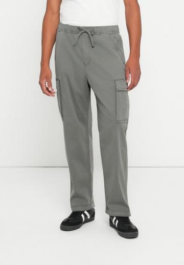 Брюки с накладными карманами