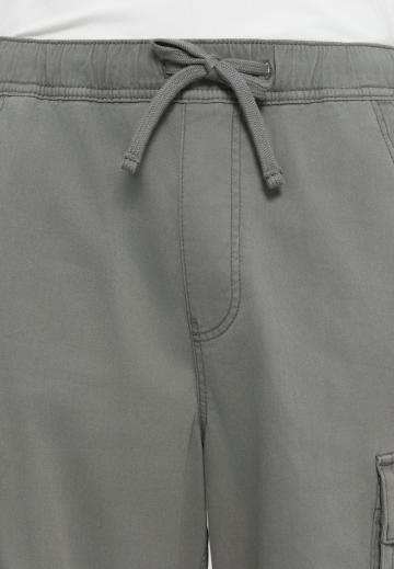 Брюки с накладными карманами