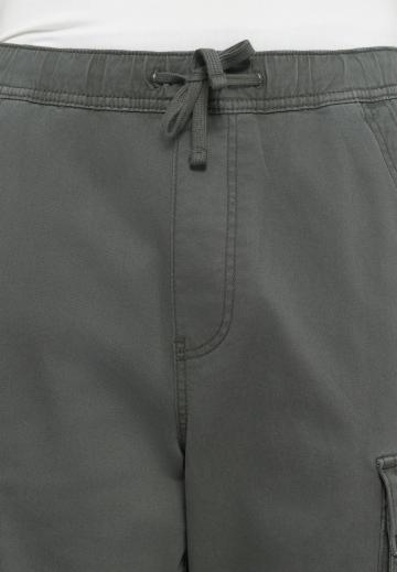 Брюки с накладными карманами