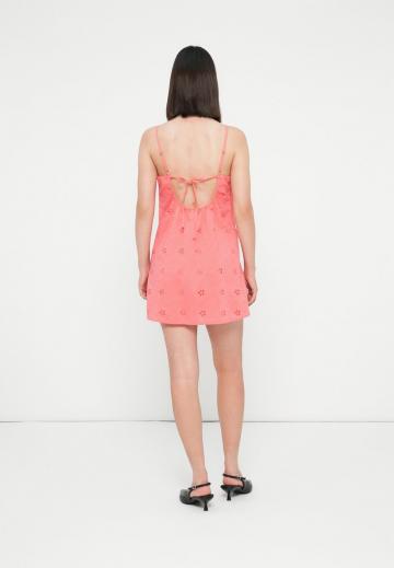 Короткое платье