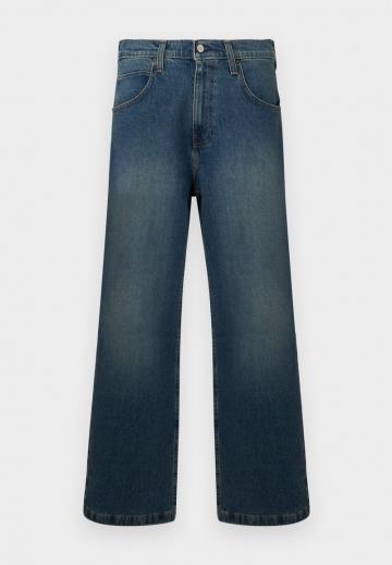 Свободные джинсы