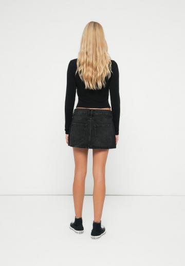 Юбка с накладными карманами