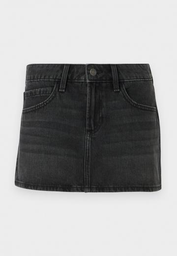 Юбка с накладными карманами