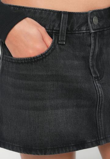 Юбка с накладными карманами
