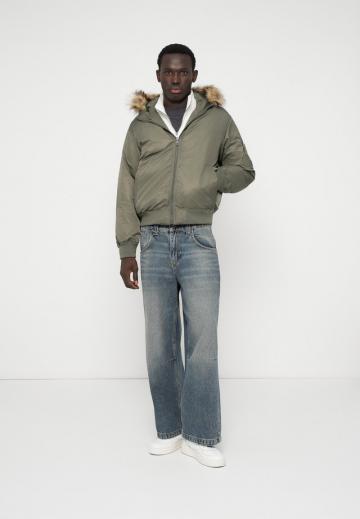 Зимняя куртка