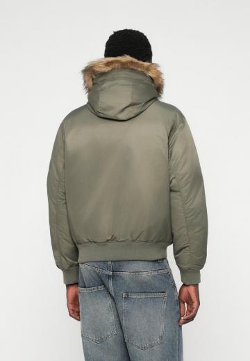 Зимняя куртка