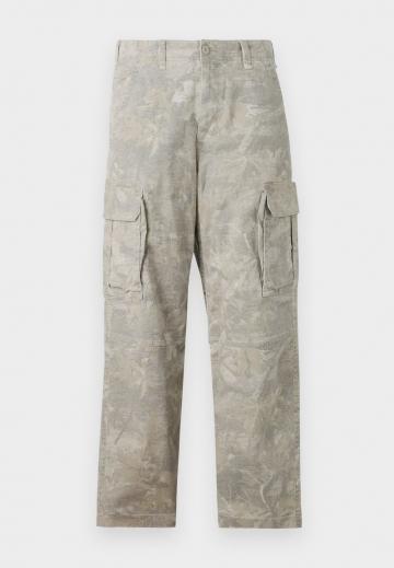 Брюки с накладными карманами