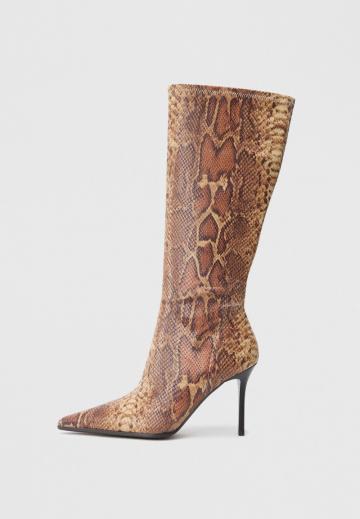 Высокие сапоги