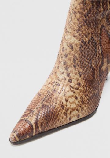 Высокие сапоги