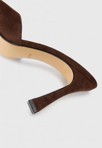 Босоножки на каблуке