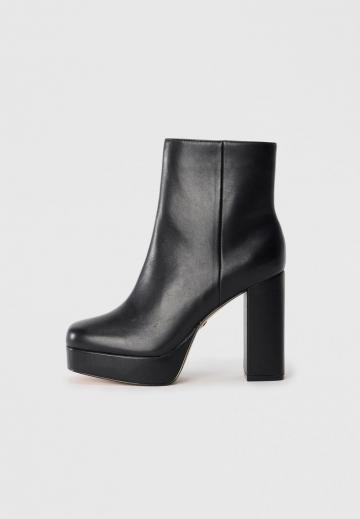 Высокие сапоги