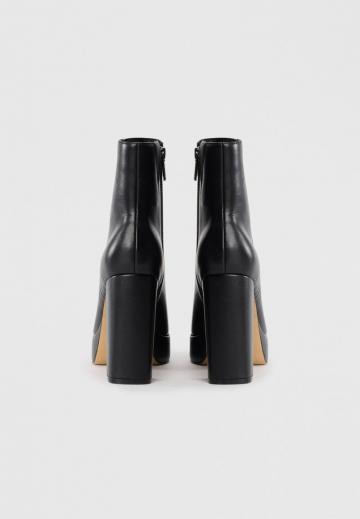 Высокие сапоги