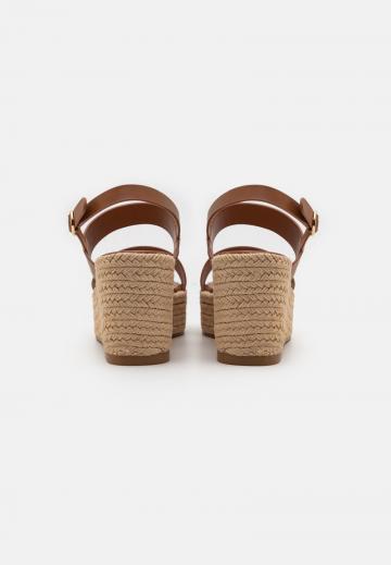 Босоножки на платформе