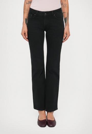 Клешеные джинсы