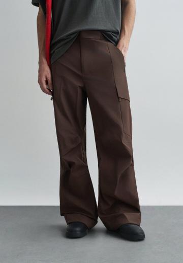 Брюки с накладными карманами