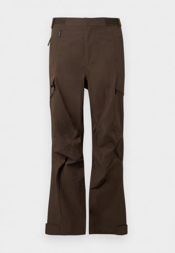 Брюки с накладными карманами