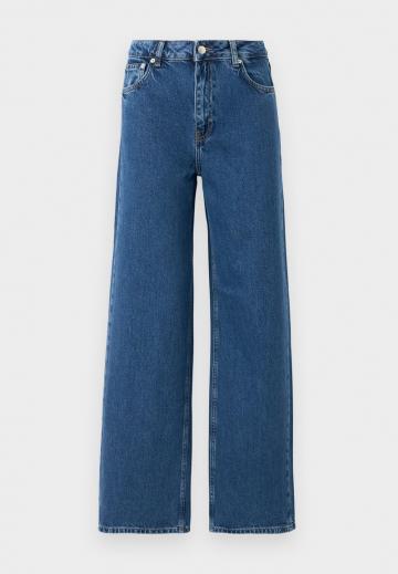 Свободные джинсы