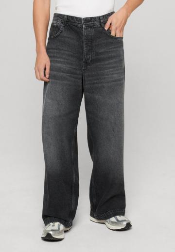 Прямые джинсы