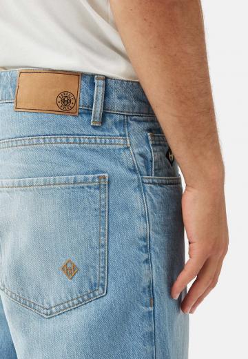 Прямые джинсы