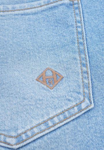 Прямые джинсы