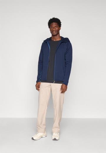 Спортивная кофта