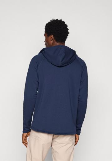 Спортивная кофта